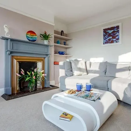Mevagissey - Sea View And Parking Holiday home *
