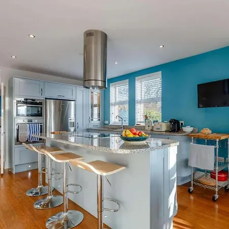 Mevagissey - Sea View And Parking Holiday home *